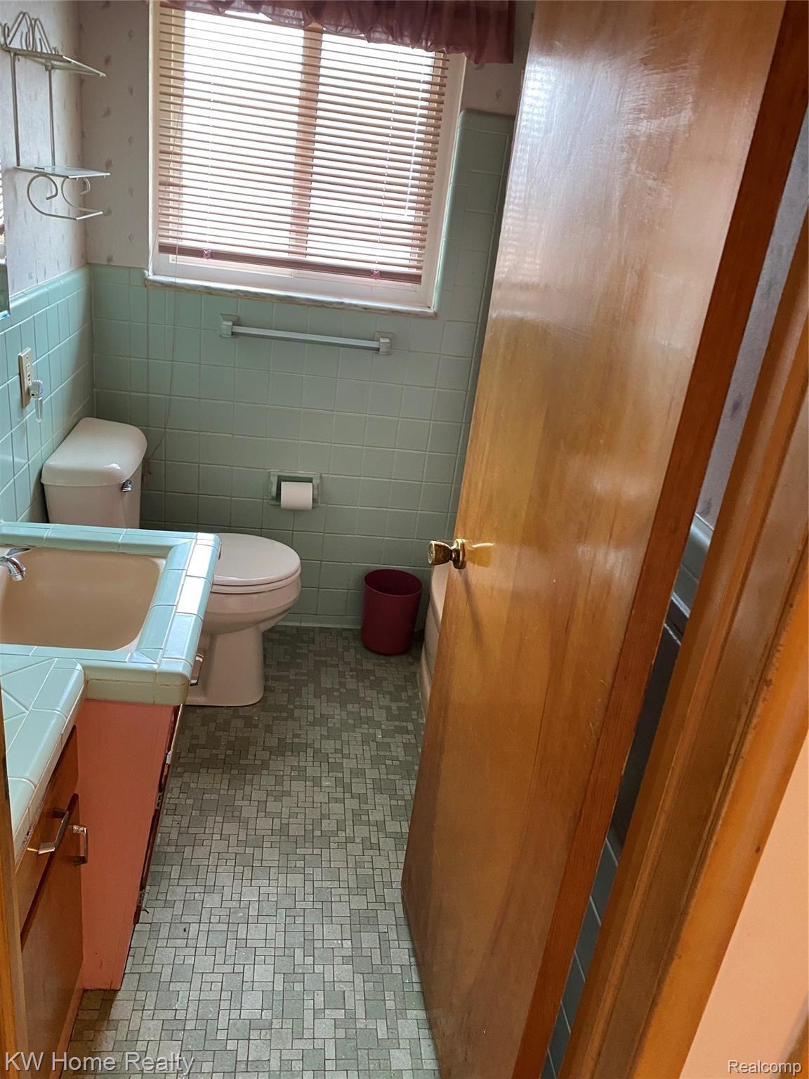 18933 Burt Road Detroit, MI 48219 - Photo 21 of 38 IMG_0228.jpeg