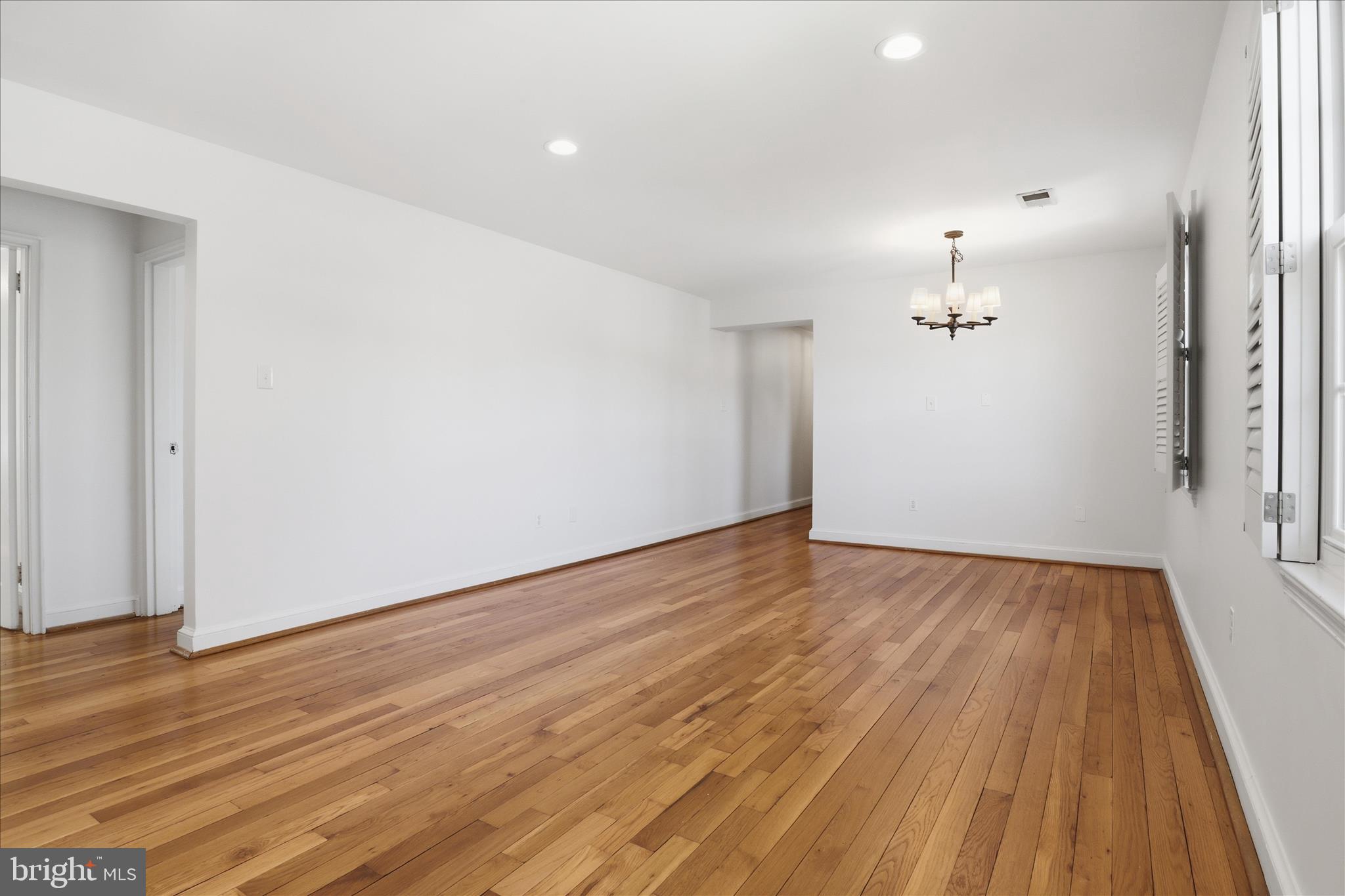 1305 South Walter Reed Drive, Unit 201 Arlington, VA 22204 - Photo 4 of 17 Spacious layout for living and dining