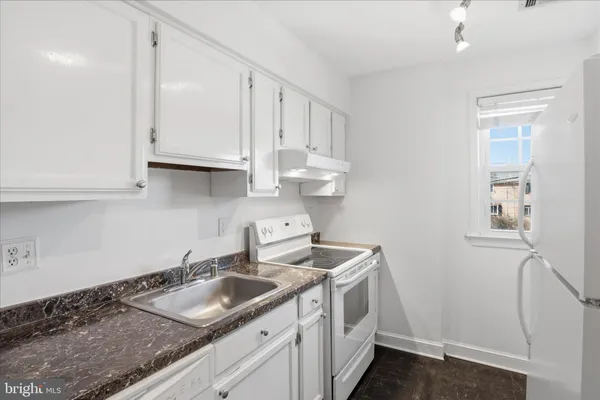$2,295 | 1305 South Walter Reed Drive, Unit 201, Arlington, VA 22204