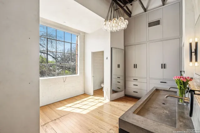 $5,500 | 212 Madison, Unit 7, San Antonio, TX 78204