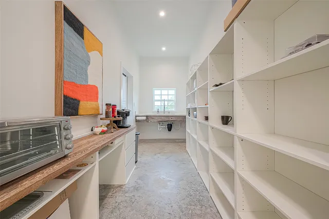 a view of a livingroom with furniture