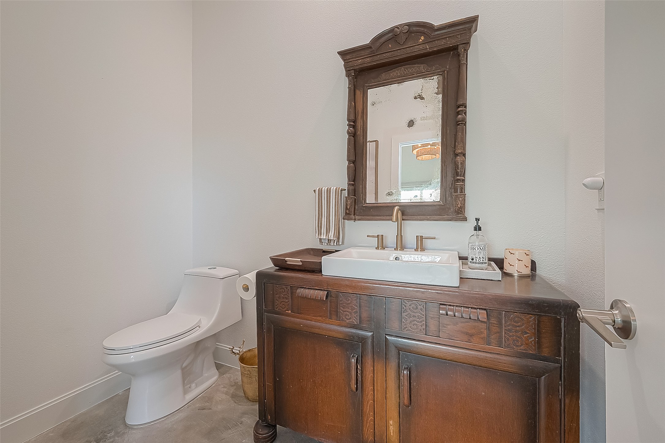 1295 Brazos River Road Freeport, TX 77541 - Photo 13 of 29 a bathroom with a toilet sink vanity and mirror