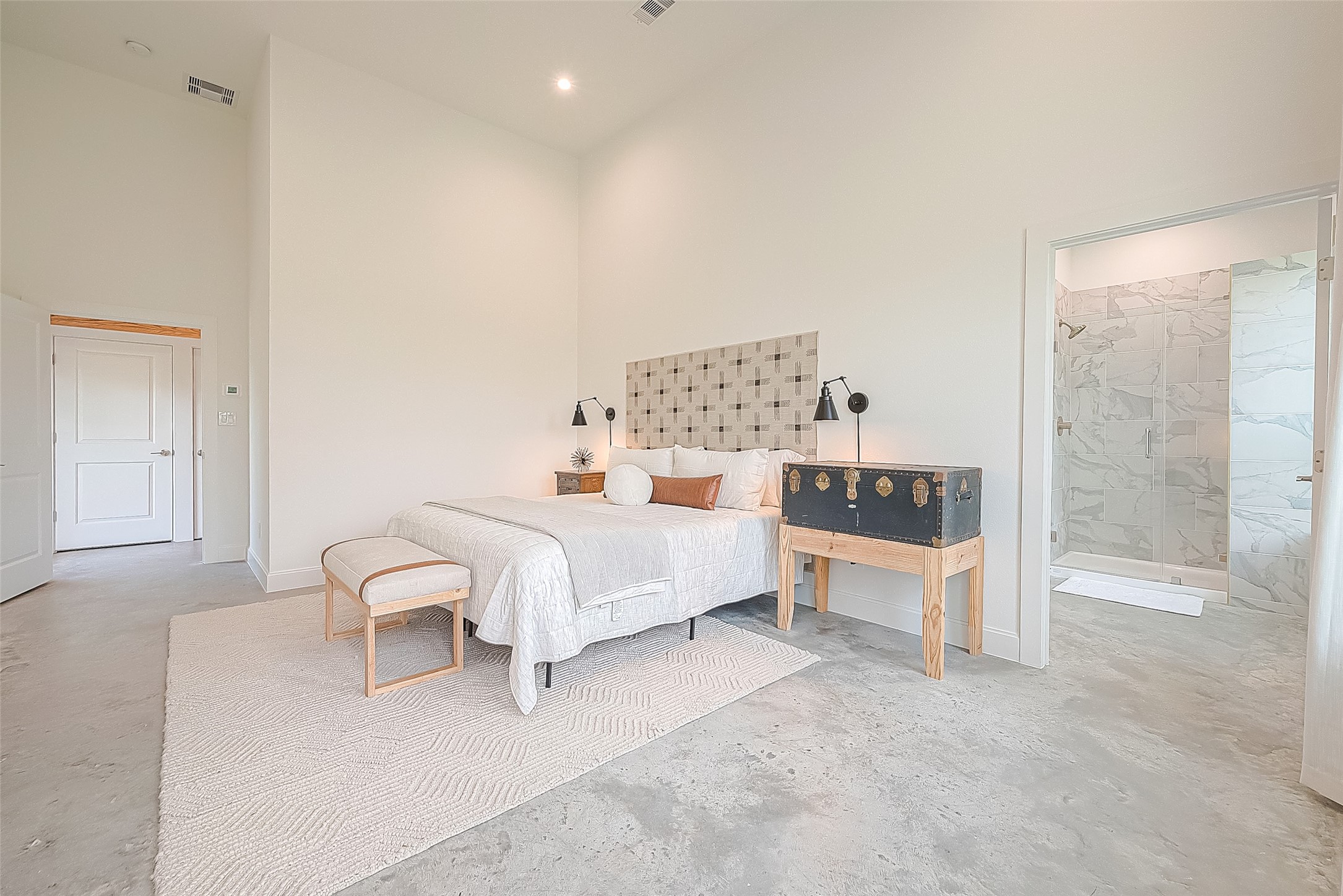 1295 Brazos River Road Freeport, TX 77541 - Photo 22 of 29 a spacious bedroom with a bed and a table