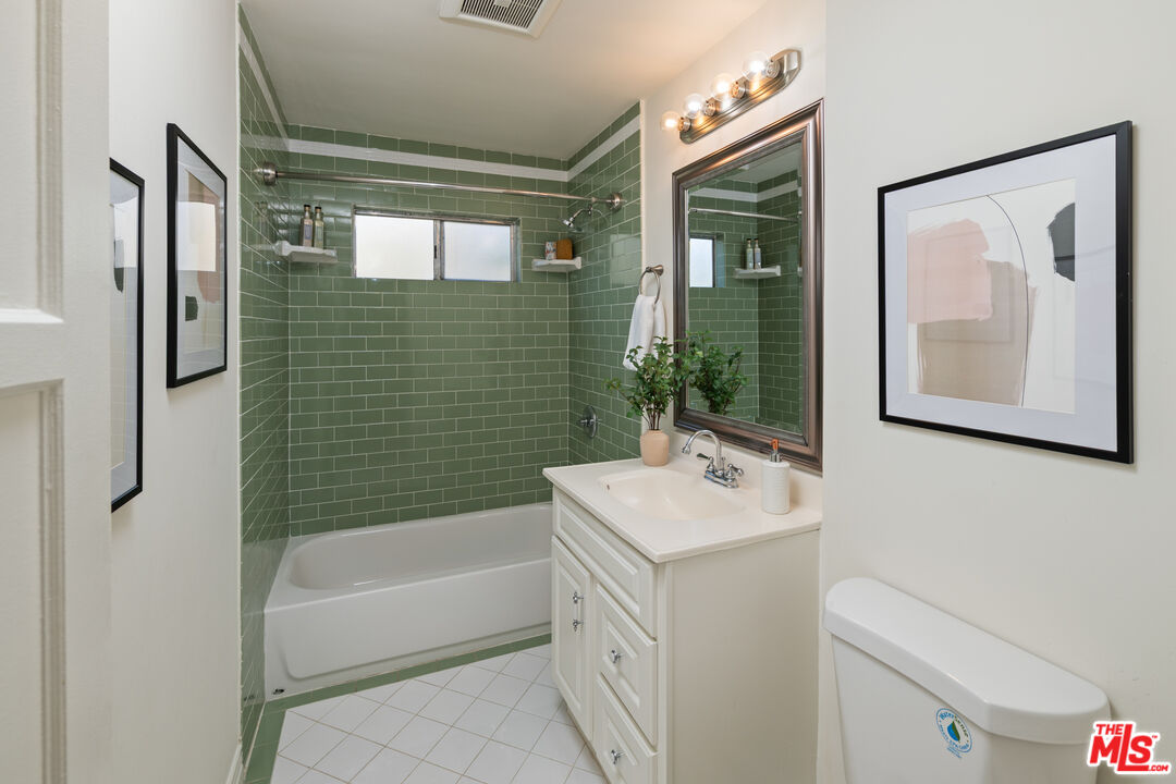 11419 Charnock Road Los Angeles, CA 90066 - Photo 13 of 20 Gallery Image 13