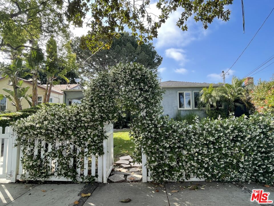 11419 Charnock Road Los Angeles, CA 90066 - Photo 19 of 20 Gallery Image 19