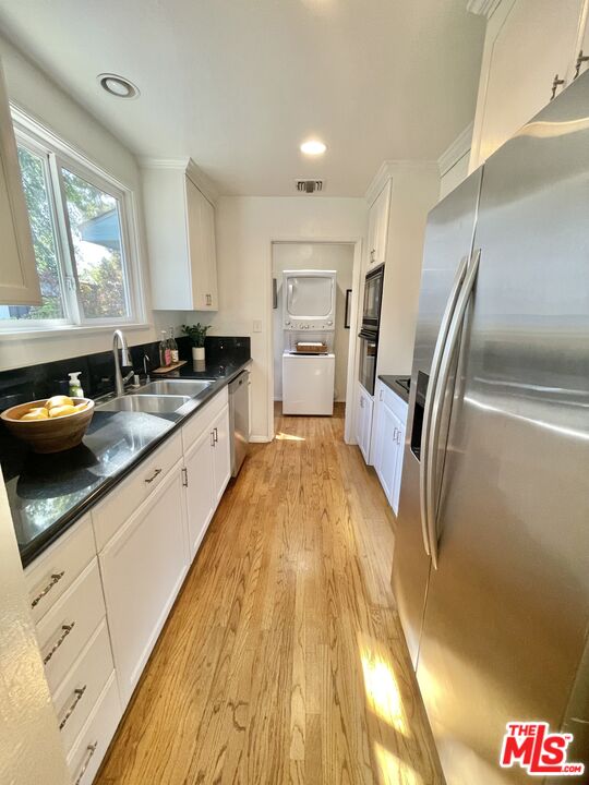 11419 Charnock Road Los Angeles, CA 90066 - Photo 5 of 20 Gallery Image 5