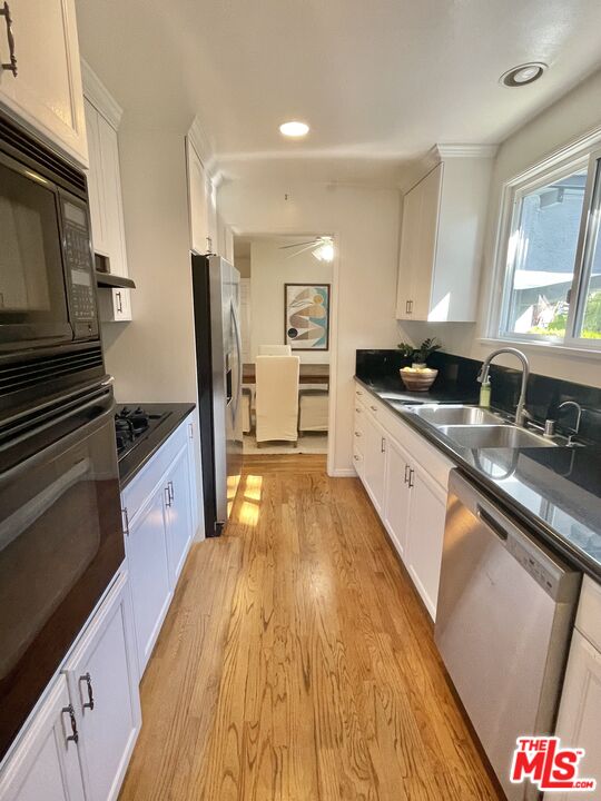 11419 Charnock Road Los Angeles, CA 90066 - Photo 6 of 20 Gallery Image 6