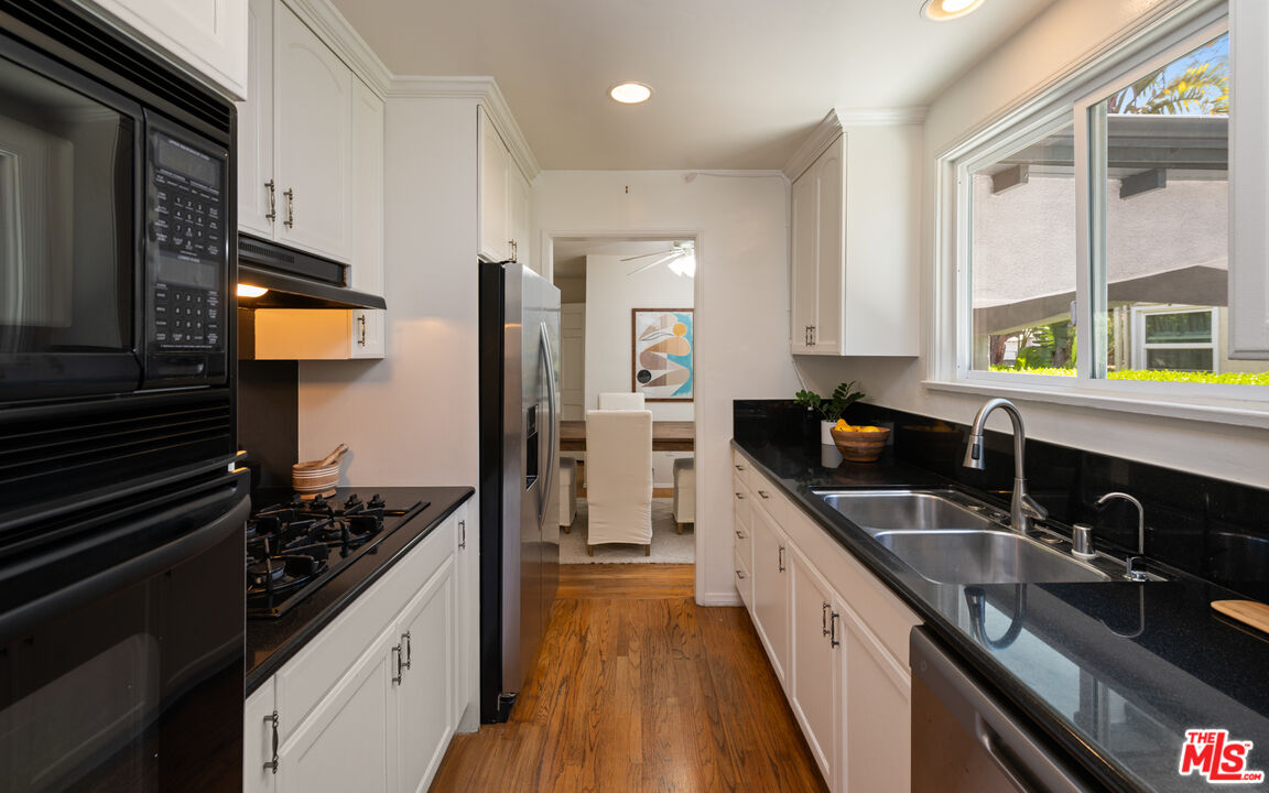 11419 Charnock Road Los Angeles, CA 90066 - Photo 7 of 20 Gallery Image 7