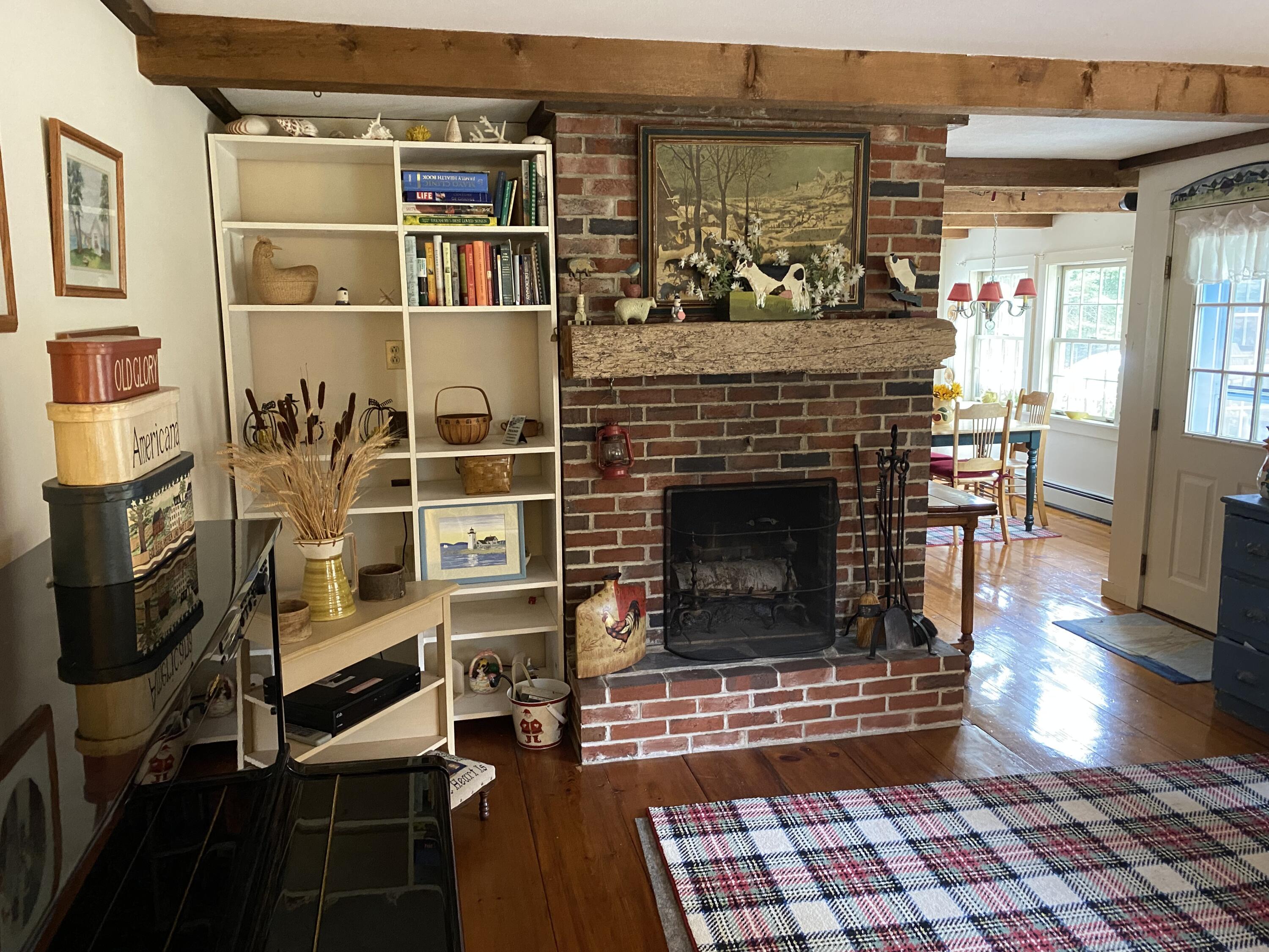 1574 Main Road Islesboro, ME 04848 - Photo 22 of 57 Living room/entry