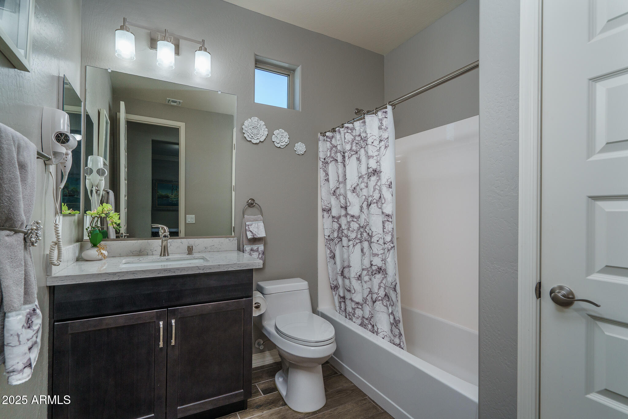 18147 West Sandy Road Goodyear, AZ 85338 - Photo 15 of 64 15) BATH 2