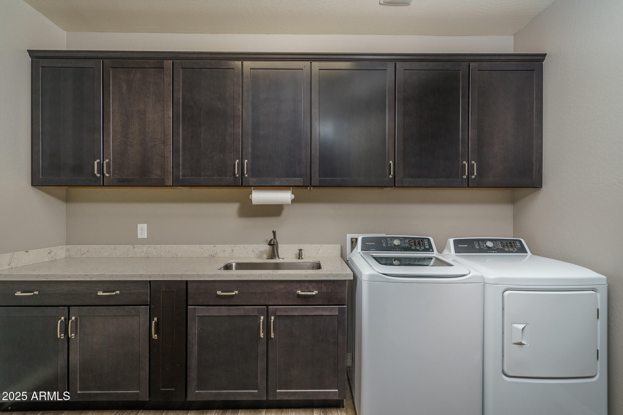 18147 West Sandy Road Goodyear, AZ 85338 - Photo 18 of 64 18) LAUNDRY