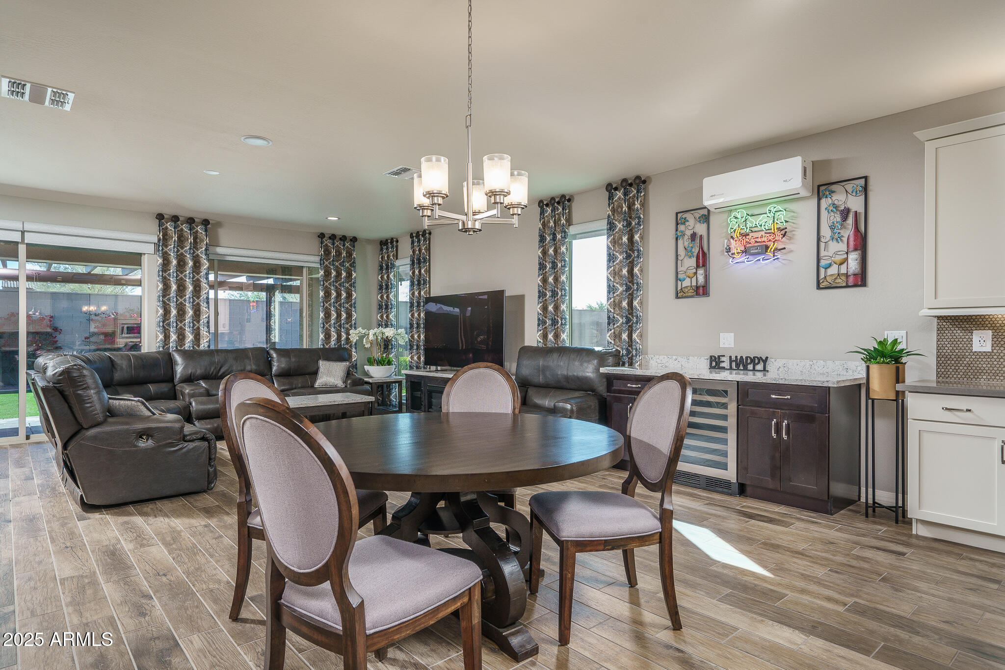 3) CASUAL DINING