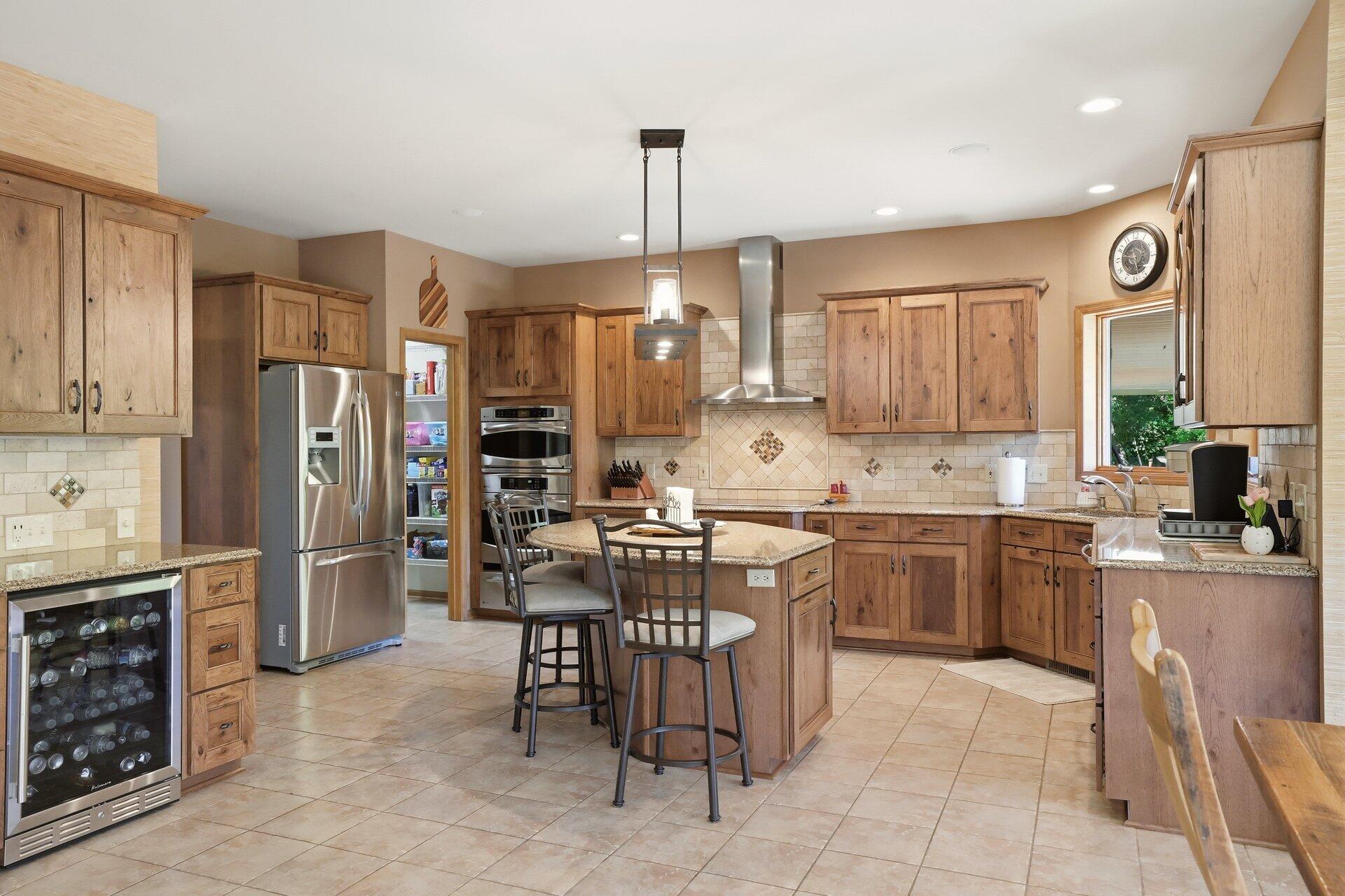 9325 East Six Corners Road Johnstown, WI 53563 - Photo 5 of 42 Kitchen with bar