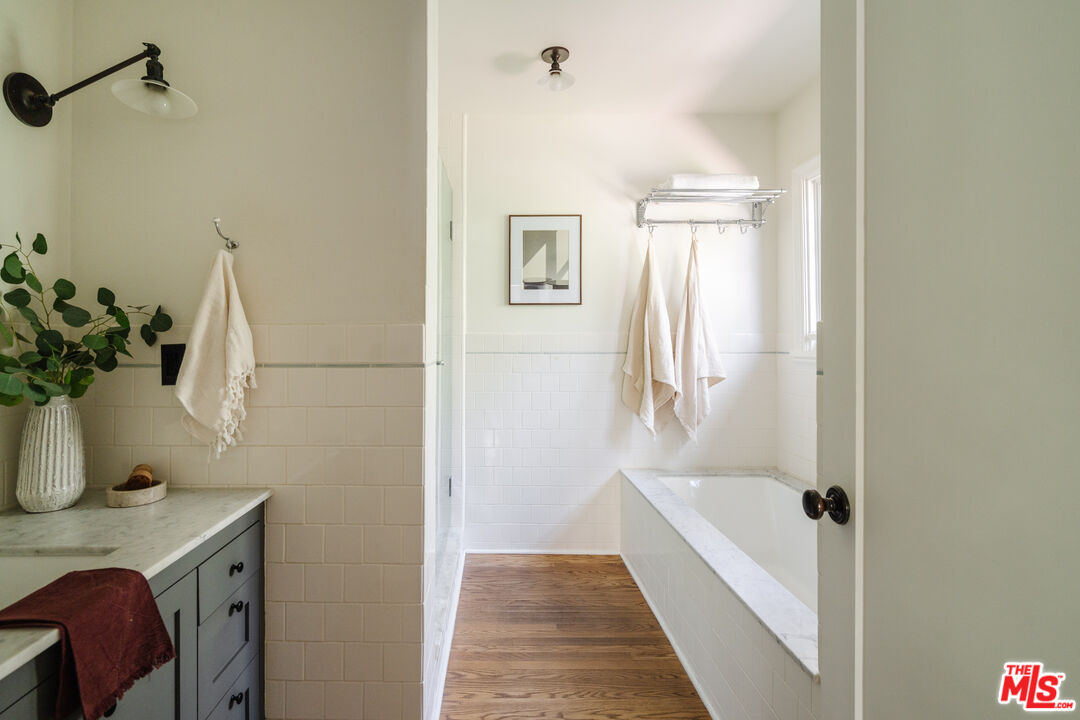 1175 Sonoma Drive Altadena, CA 91001 - Photo 32 of 68 a bathroom with a tub sink and mirror