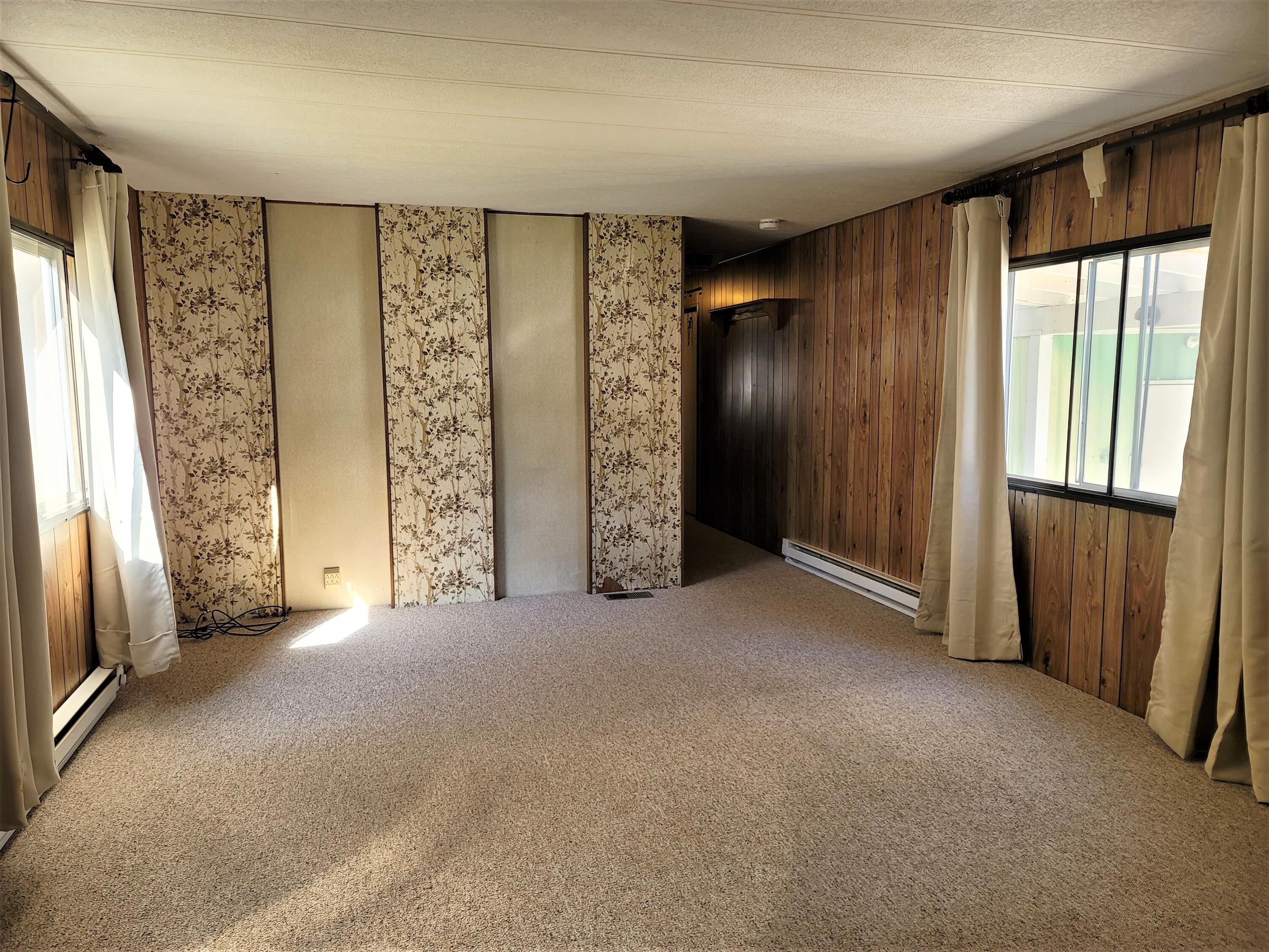 52731 Huntington Road, Unit 29 La Pine, OR 97739 - Photo 6 of 23 Living Room, view from front door