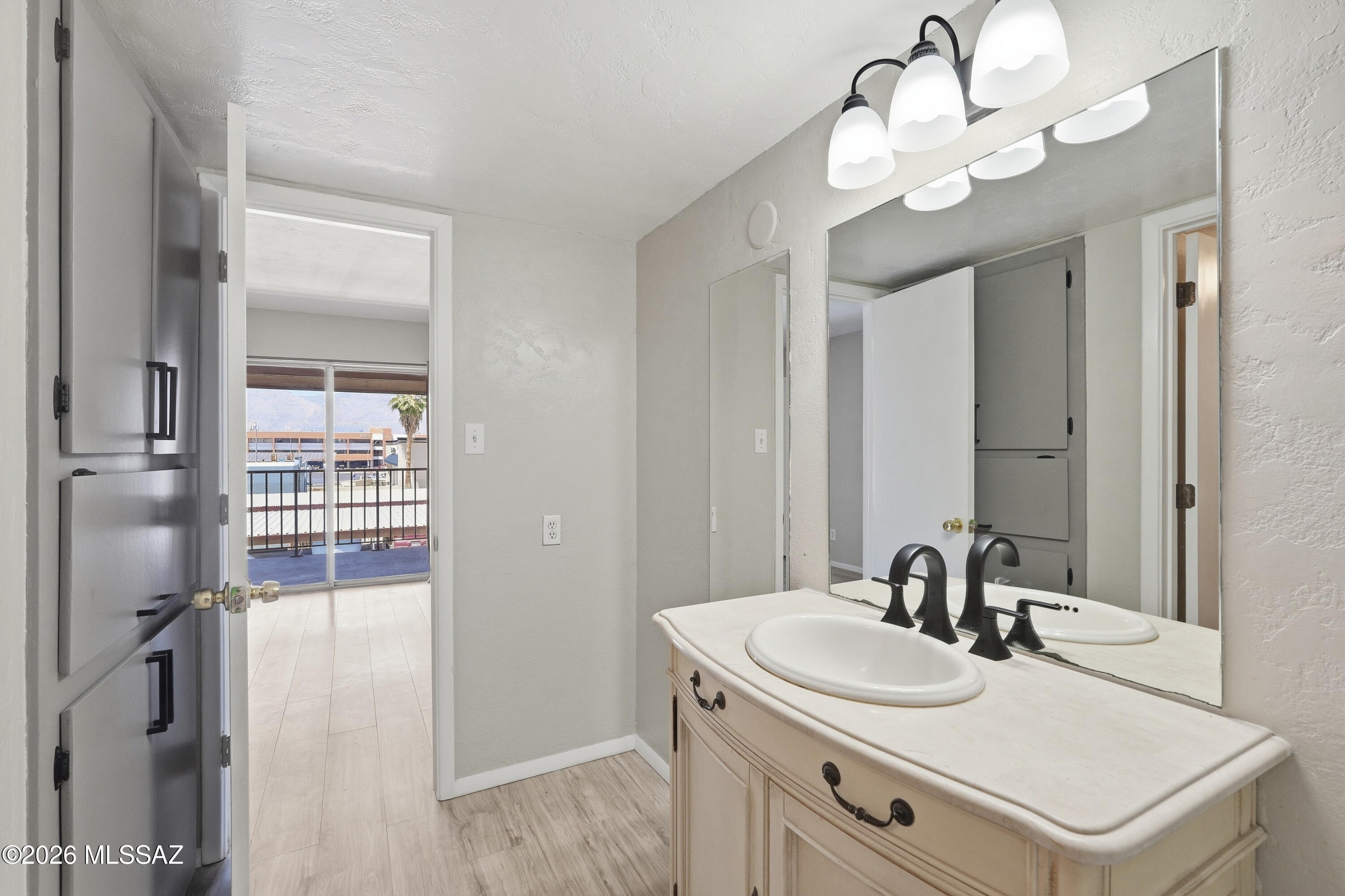 1600 North Wilmot Road, Unit 202 Tucson, AZ 85712 - Photo 12 of 26 Primary Bathroom