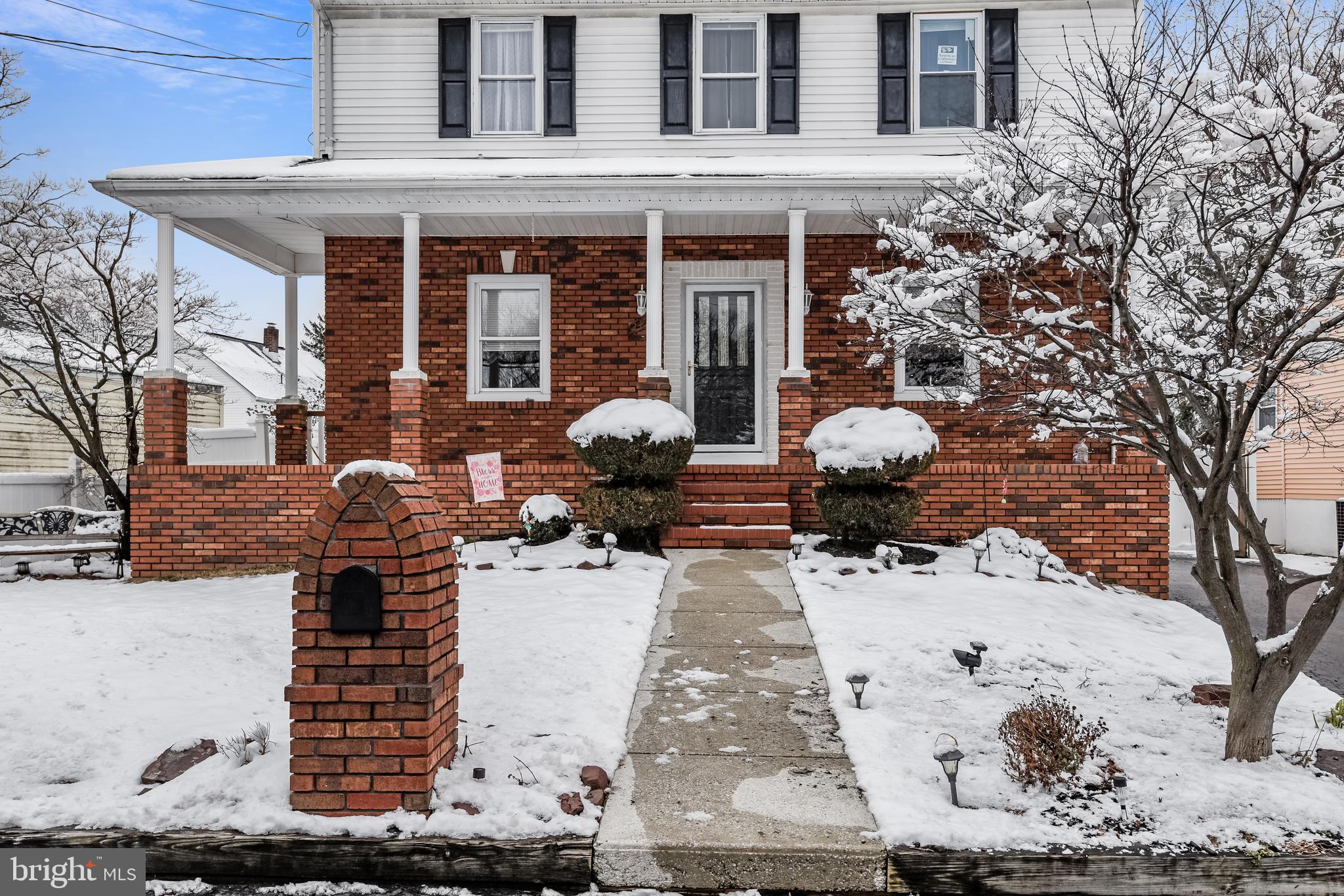 213 Riverside Road Essex, MD 21221 - Photo 3 of 37 Gallery Image 3