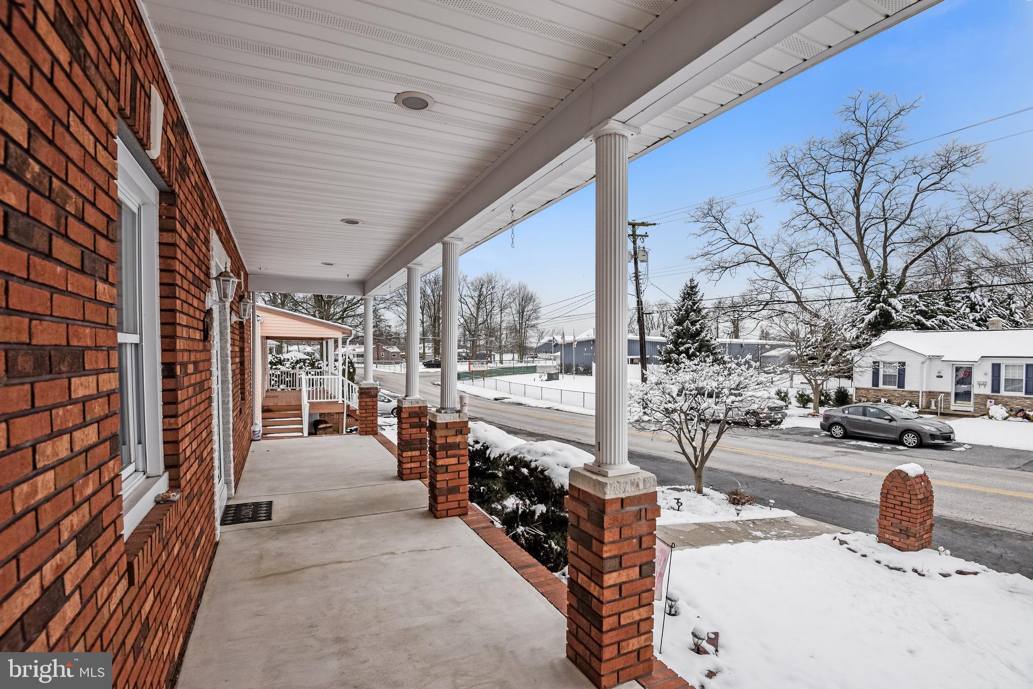 213 Riverside Road Essex, MD 21221 - Photo 4 of 37 Gallery Image 4