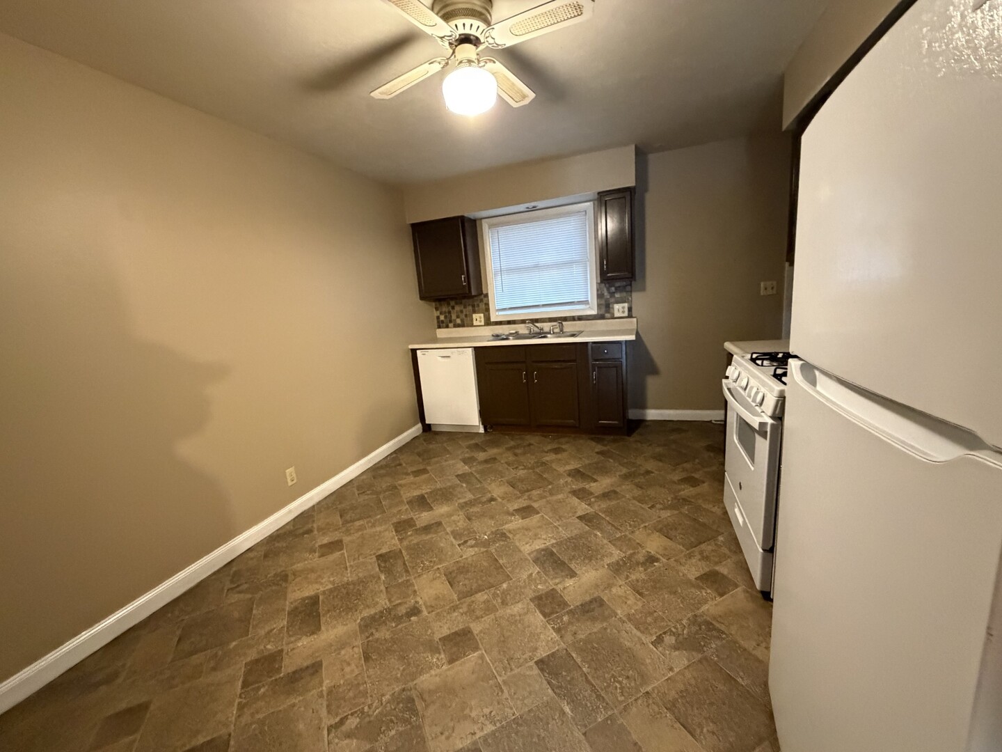 312 Riley Drive Bloomington, IL 61701 - Photo 6 of 16 Gallery Image 6