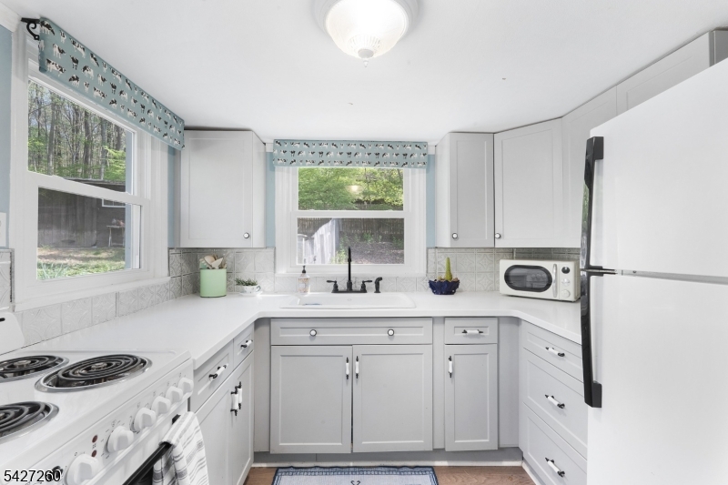 9 Sand Hill Road Califon, NJ 07830 - Photo 11 of 46