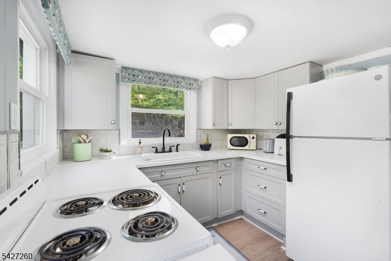 9 Sand Hill Road Califon, NJ 07830 - Photo 10 of 46