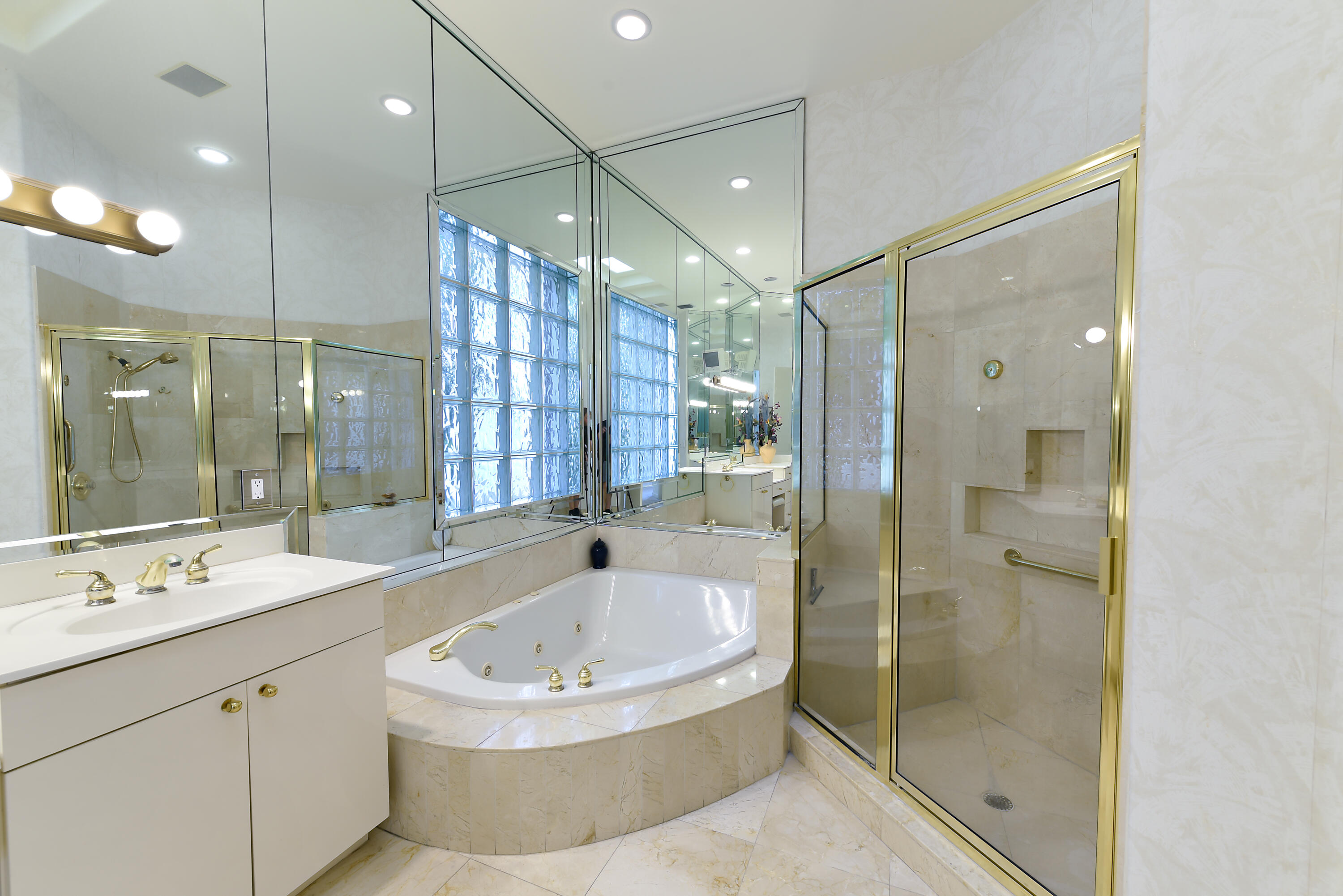 7100 Islegrove Place Boca Raton, FL 33433 - Photo 24 of 60 Primary Bathroom