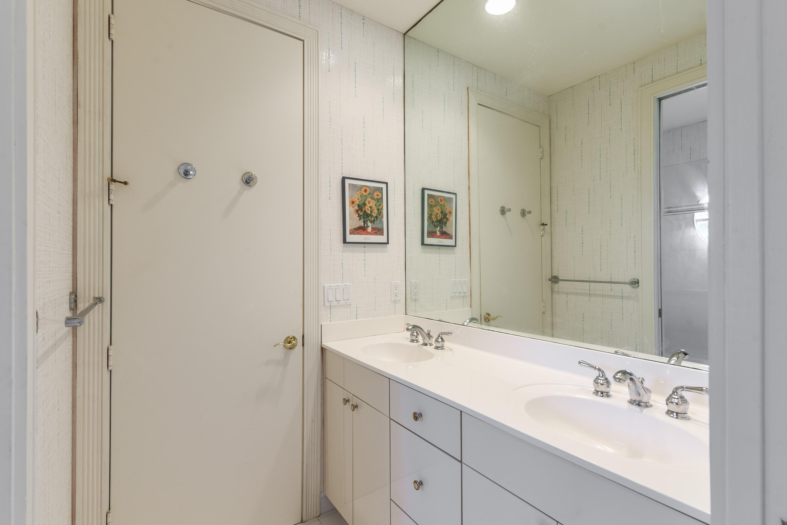 7100 Islegrove Place Boca Raton, FL 33433 - Photo 30 of 60 Bathroom