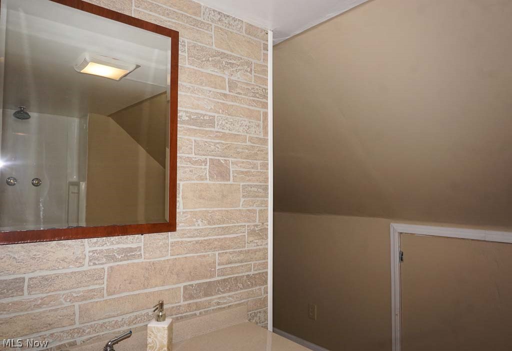 4249 Stilmore Road Cleveland, OH 44121 - Photo 23 of 35