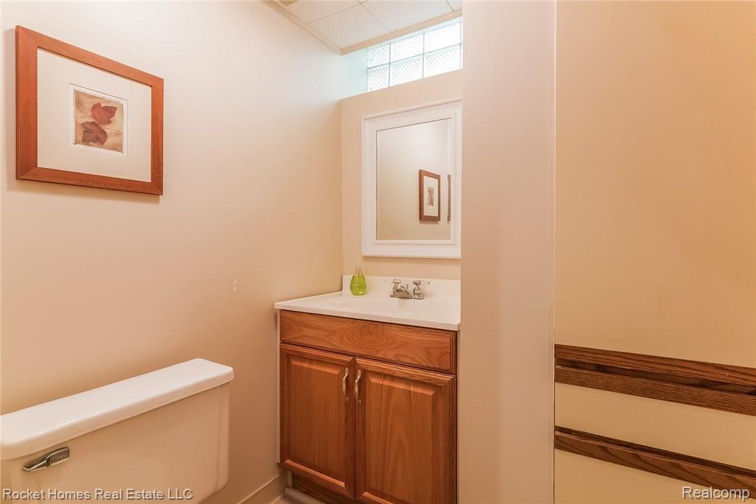 903 Fisher Road Grosse Pointe, MI 48230 - Photo 28 of 38 028-Powder_Room-2942487-medium.jpg