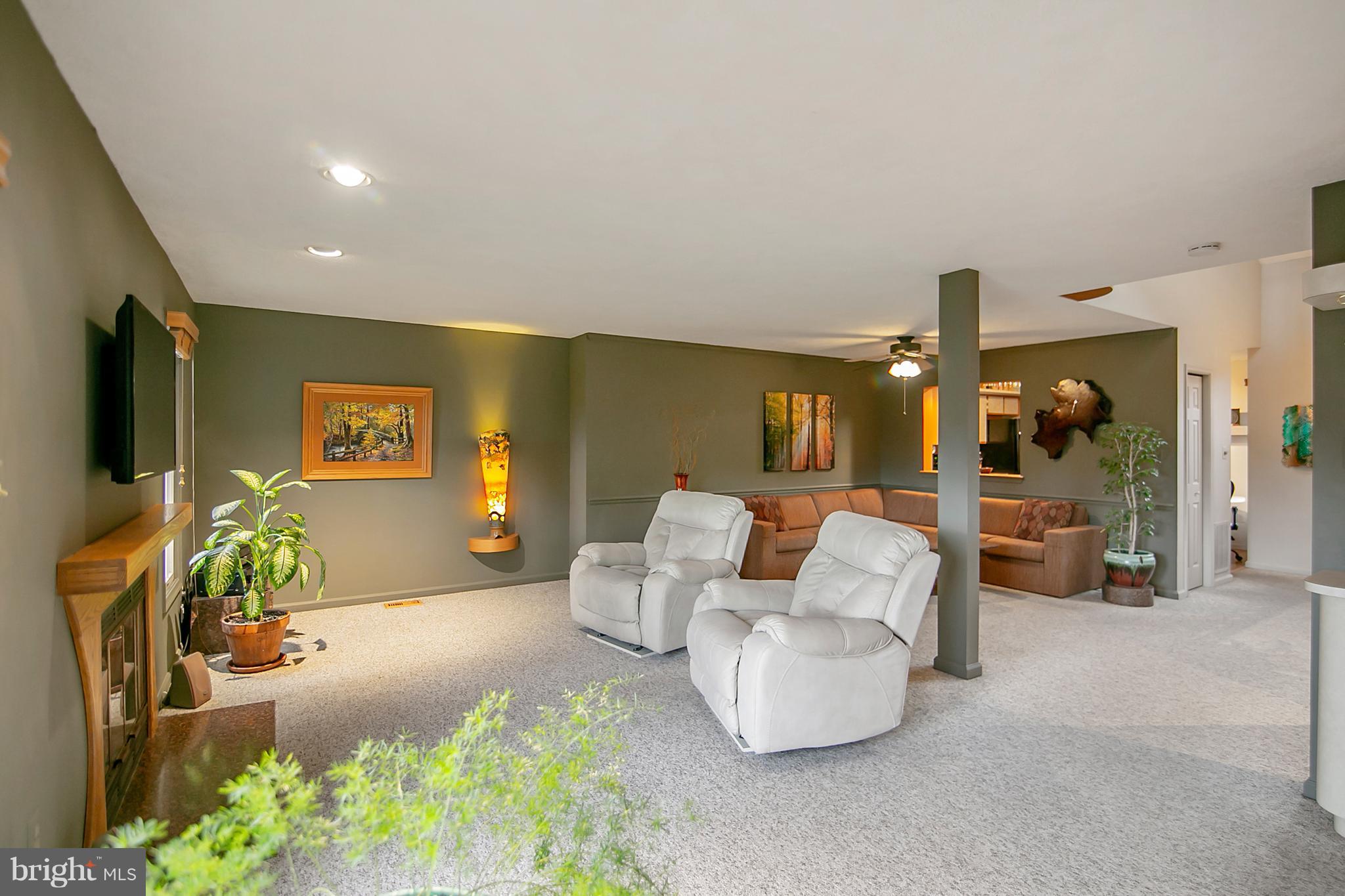 9234 Ispahan Loop Laurel, MD 20708 - Photo 6 of 32