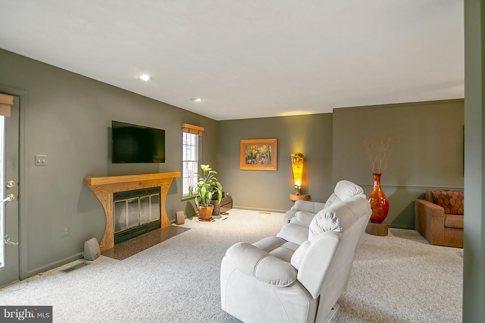 9234 Ispahan Loop Laurel, MD 20708 - Photo 10 of 32