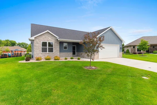 $449,900 | 920 Clover Court, Menasha, WI 54952