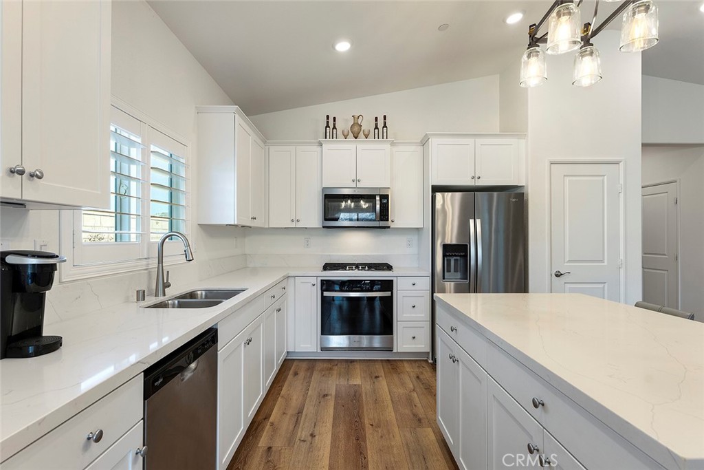 31228 Scrub Jay Road Winchester, CA 92596 - Photo 21 of 43 Stainless Steel Appliance & Plenty of Prep Space!