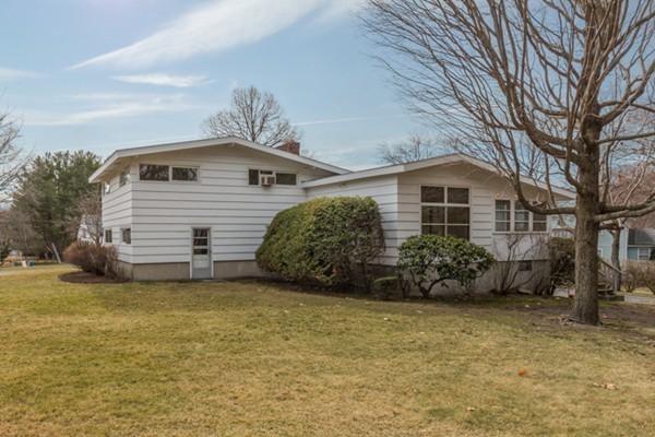 31 Sanderson Road Lexington, MA 02420 - Photo 14 of 15 Gallery Image 14