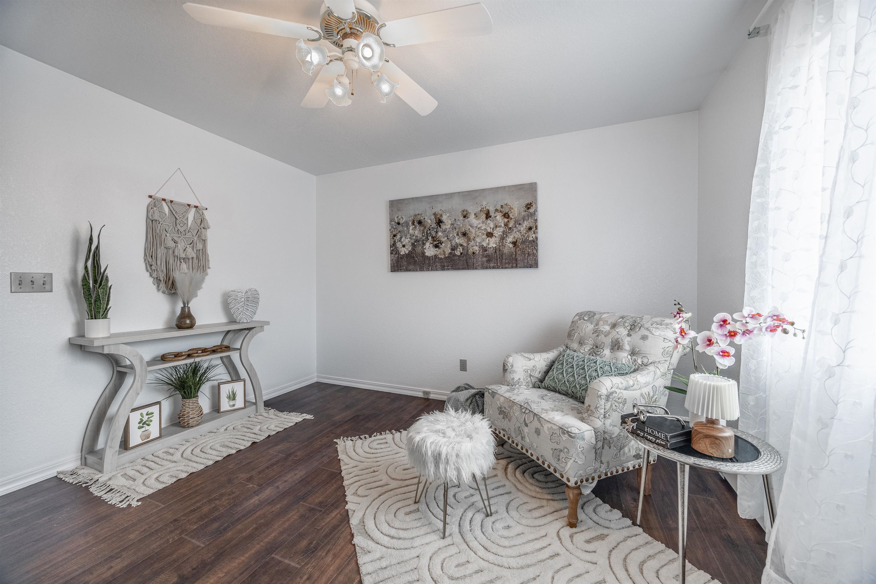 2135 Winston Way, Unit B Montrose, CO 81401 - Photo 22 of 25 a living room with furniture and flowers