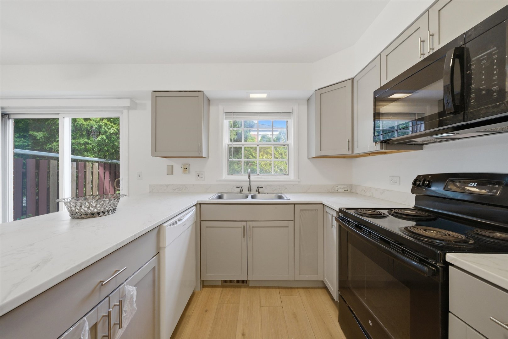 2138 Rugen Road, Unit A Glenview, IL 60026 - Photo 7 of 30