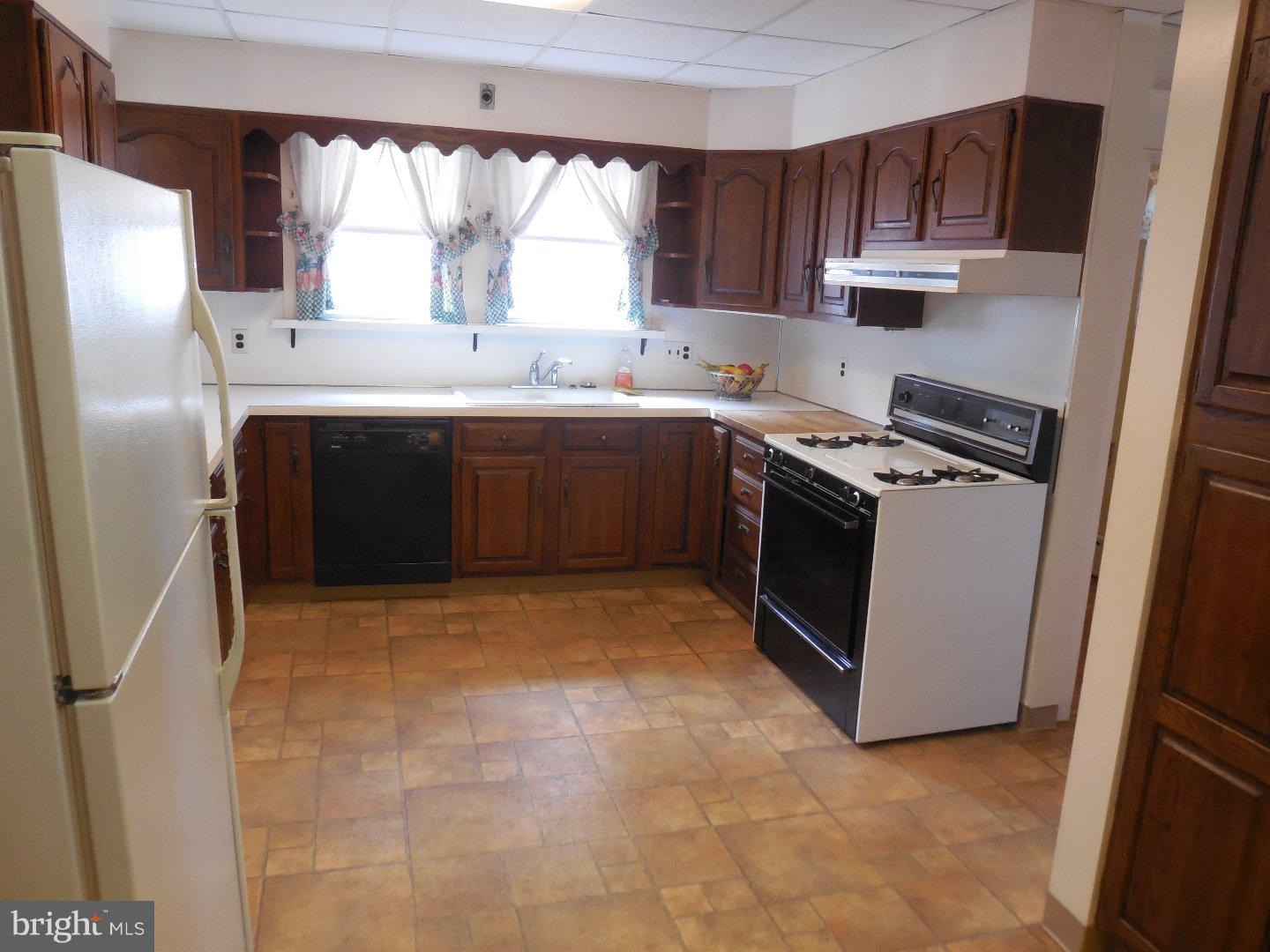 36 Llandillo Road Havertown, PA 19083 - Photo 11 of 23
