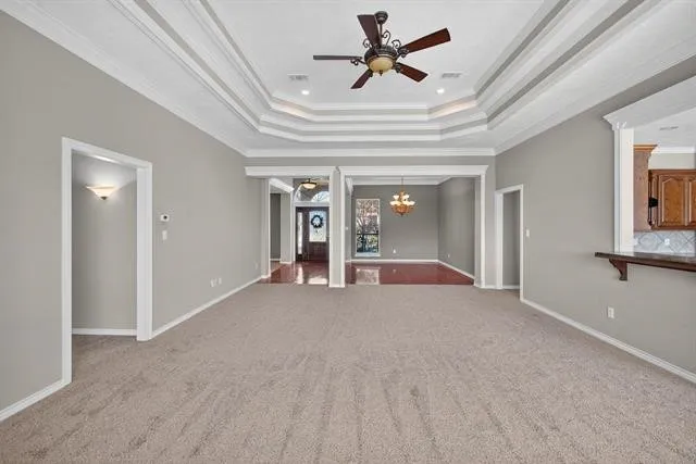 a view of empty room with a ceiling fan