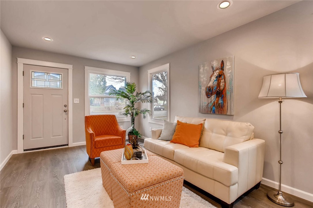 2109 Rockefeller Avenue Everett, WA 98201 - Photo 3 of 24