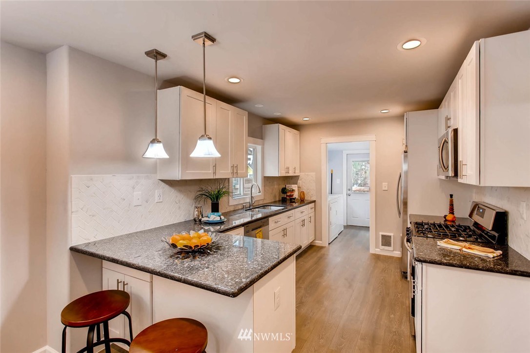 2109 Rockefeller Avenue Everett, WA 98201 - Photo 5 of 24
