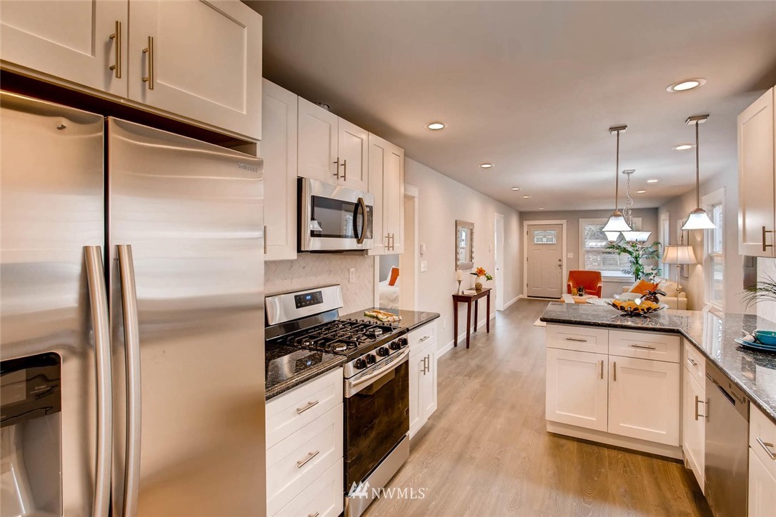 2109 Rockefeller Avenue Everett, WA 98201 - Photo 7 of 24