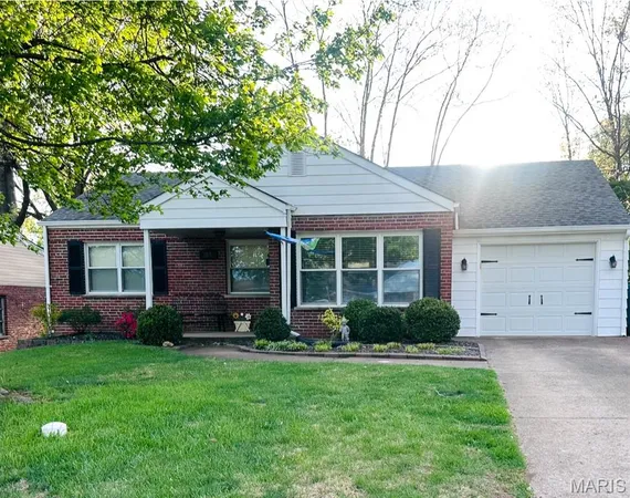 $360,000 | 1439 Lanvale Drive, Webster Groves, MO 63119