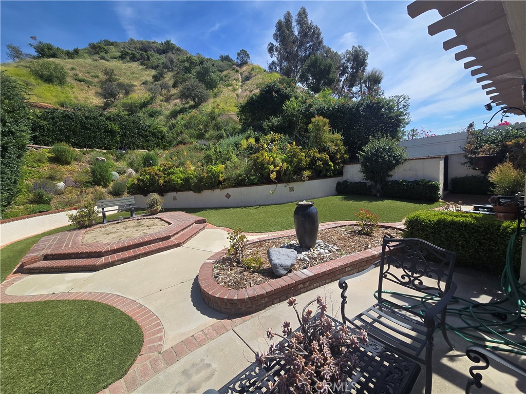 1746 Rudell Road Burbank, CA 91501 - Photo 3 of 41