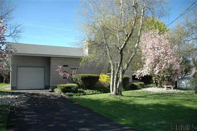 1 Valley View Road Amsterdam, NY 12010 - Photo 2 of 18 Photo 2