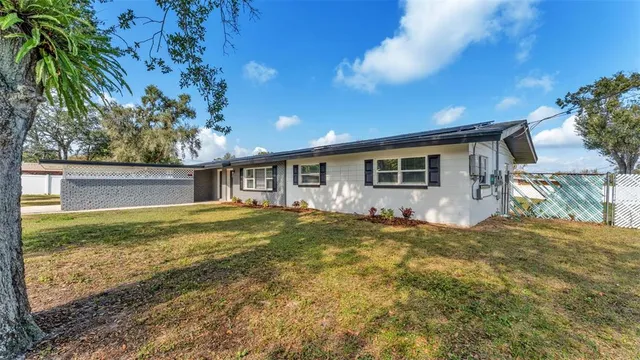 a view of a house with a backyard