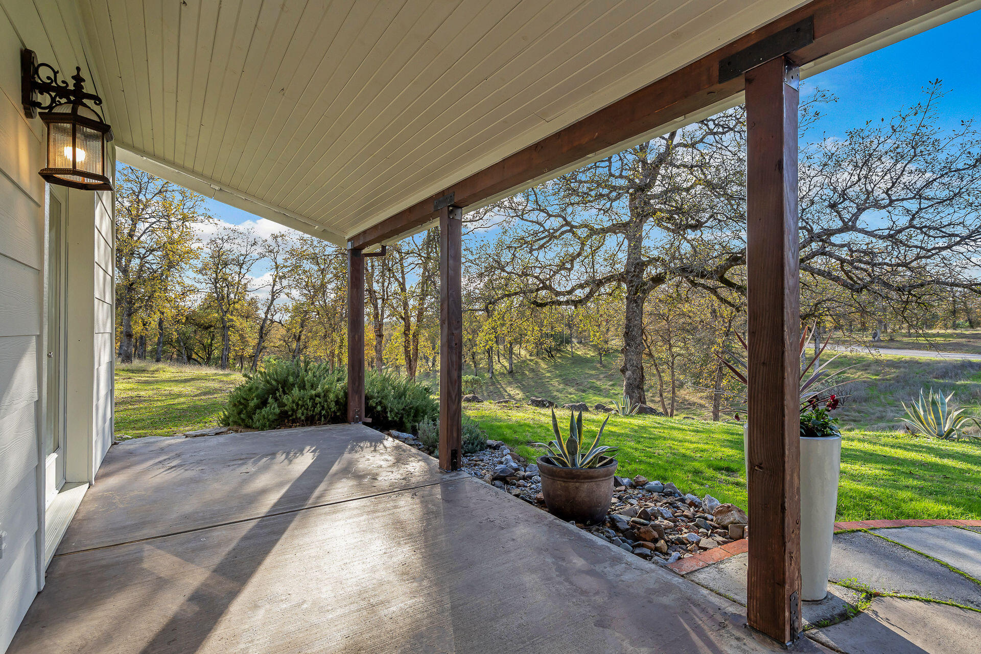 13303 Intermountain Road Redding, CA 96003 - Photo 27 of 35 Covered Porch