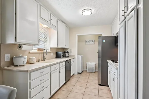 $2,800 | 2106 Avalon Lane, Arlington, TX 76014