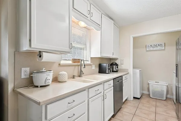 $2,800 | 2106 Avalon Lane, Arlington, TX 76014