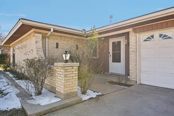 $2,800 | 2106 Avalon Lane, Arlington, TX 76014