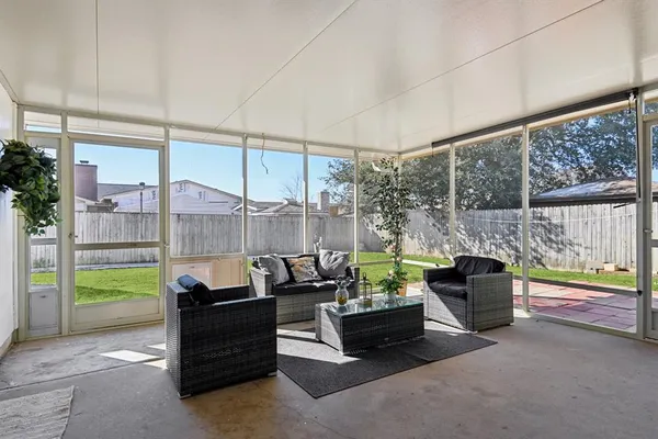 $2,800 | 2106 Avalon Lane, Arlington, TX 76014